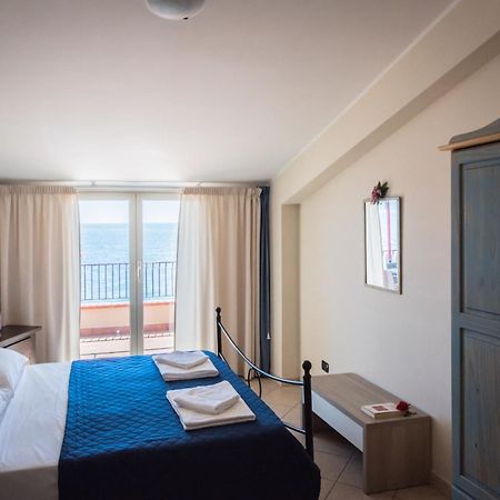 B&B La Sirena Santa Teresa Di Riva Exterior photo
