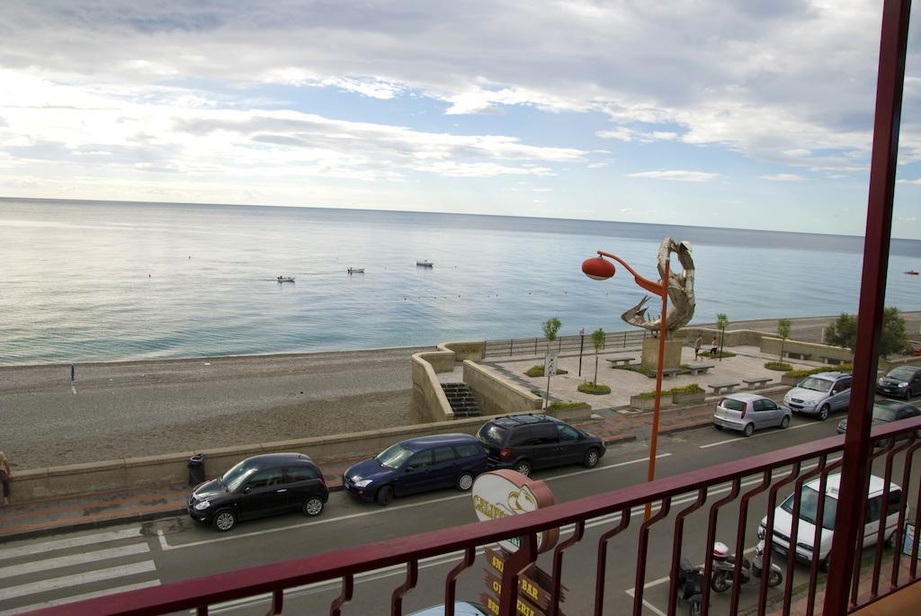 B&B La Sirena Santa Teresa Di Riva Exterior photo