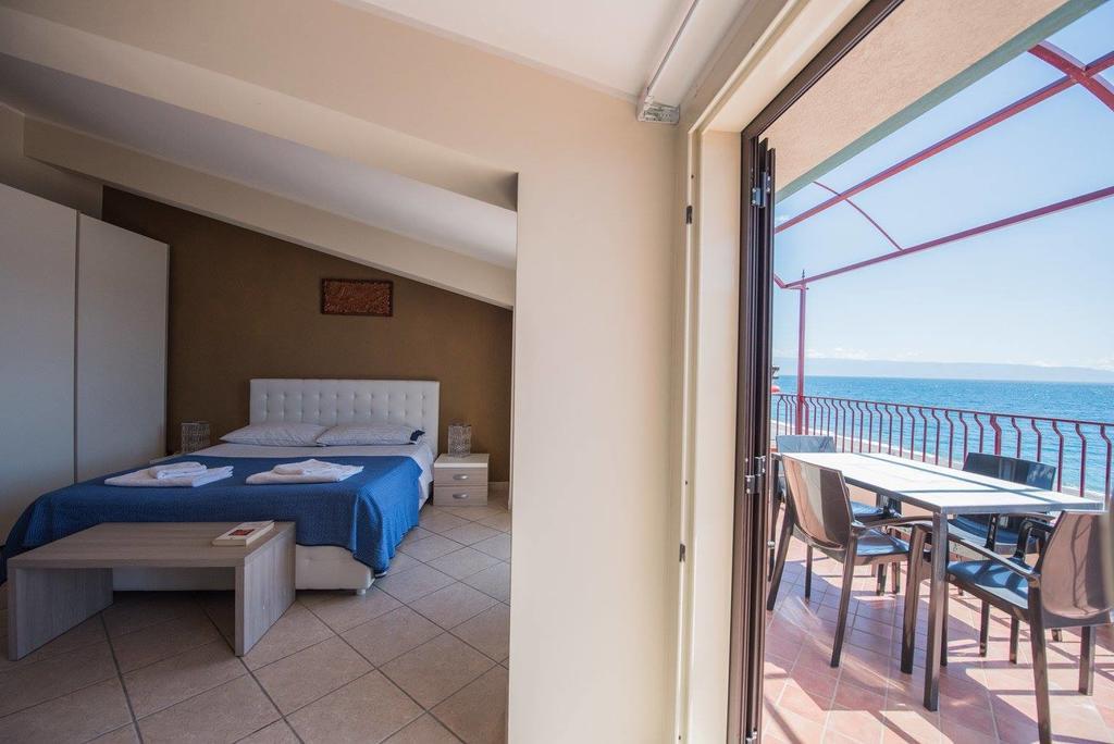 B&B La Sirena Santa Teresa Di Riva Exterior photo