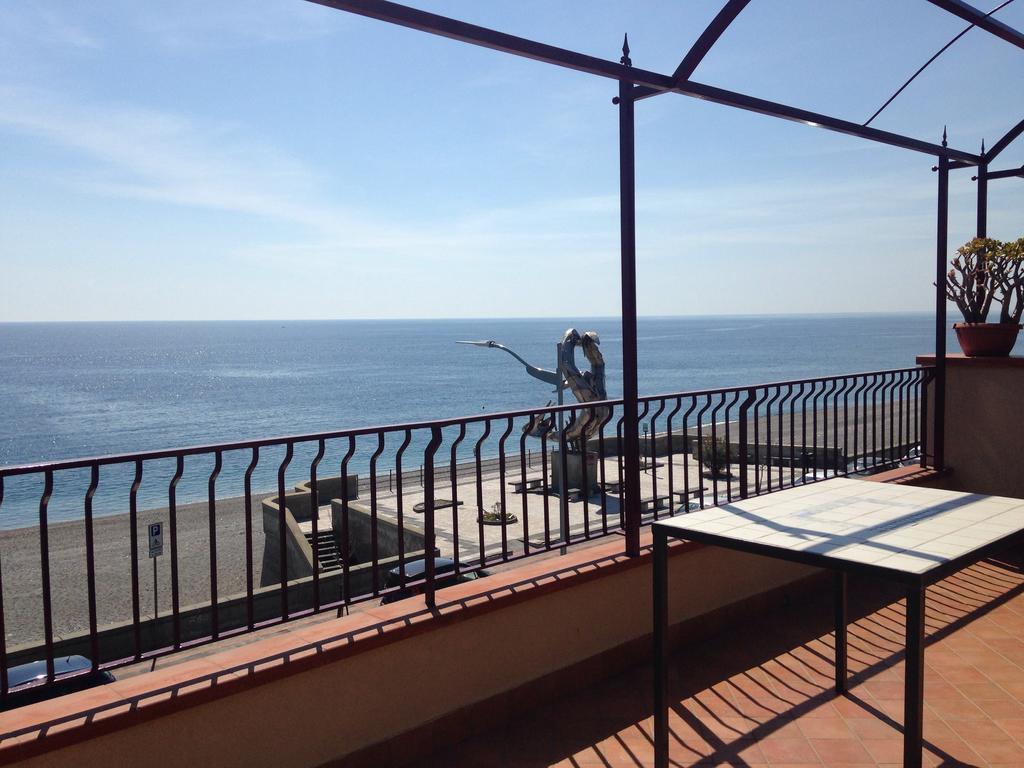 B&B La Sirena Santa Teresa Di Riva Exterior photo
